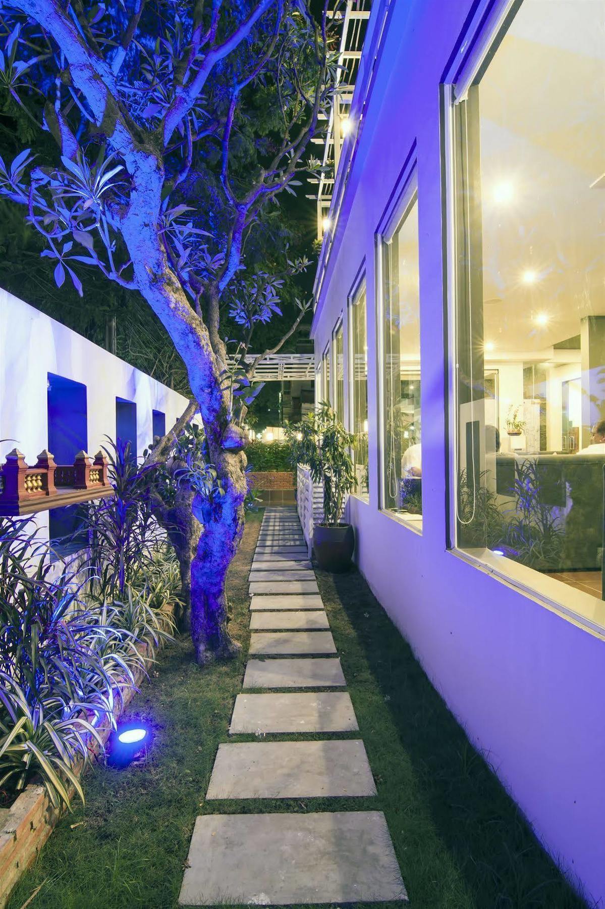The Blue Corner Boutique Hotel Phnom Penh Exterior photo