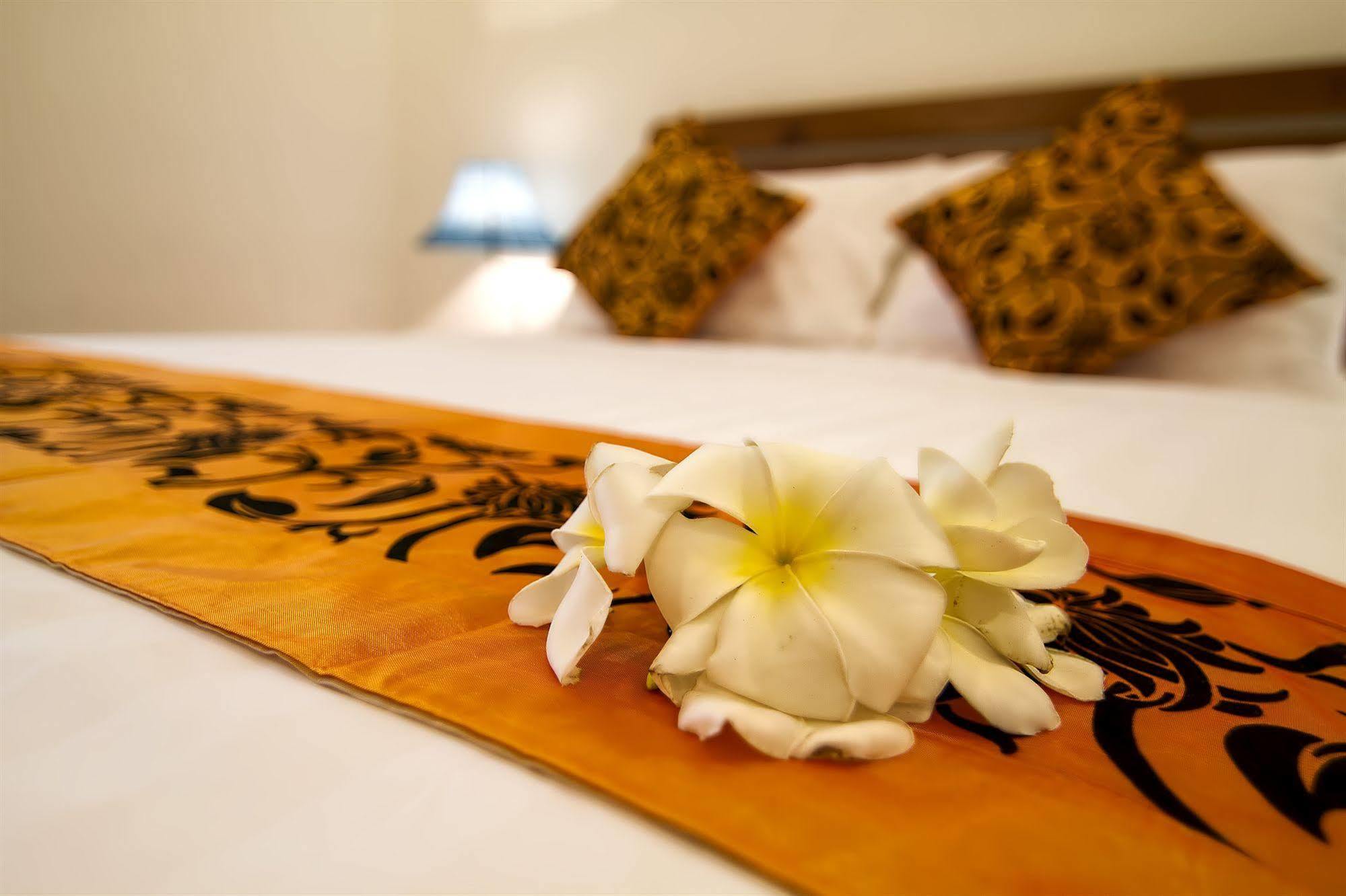 The Blue Corner Boutique Hotel Phnom Penh Exterior photo