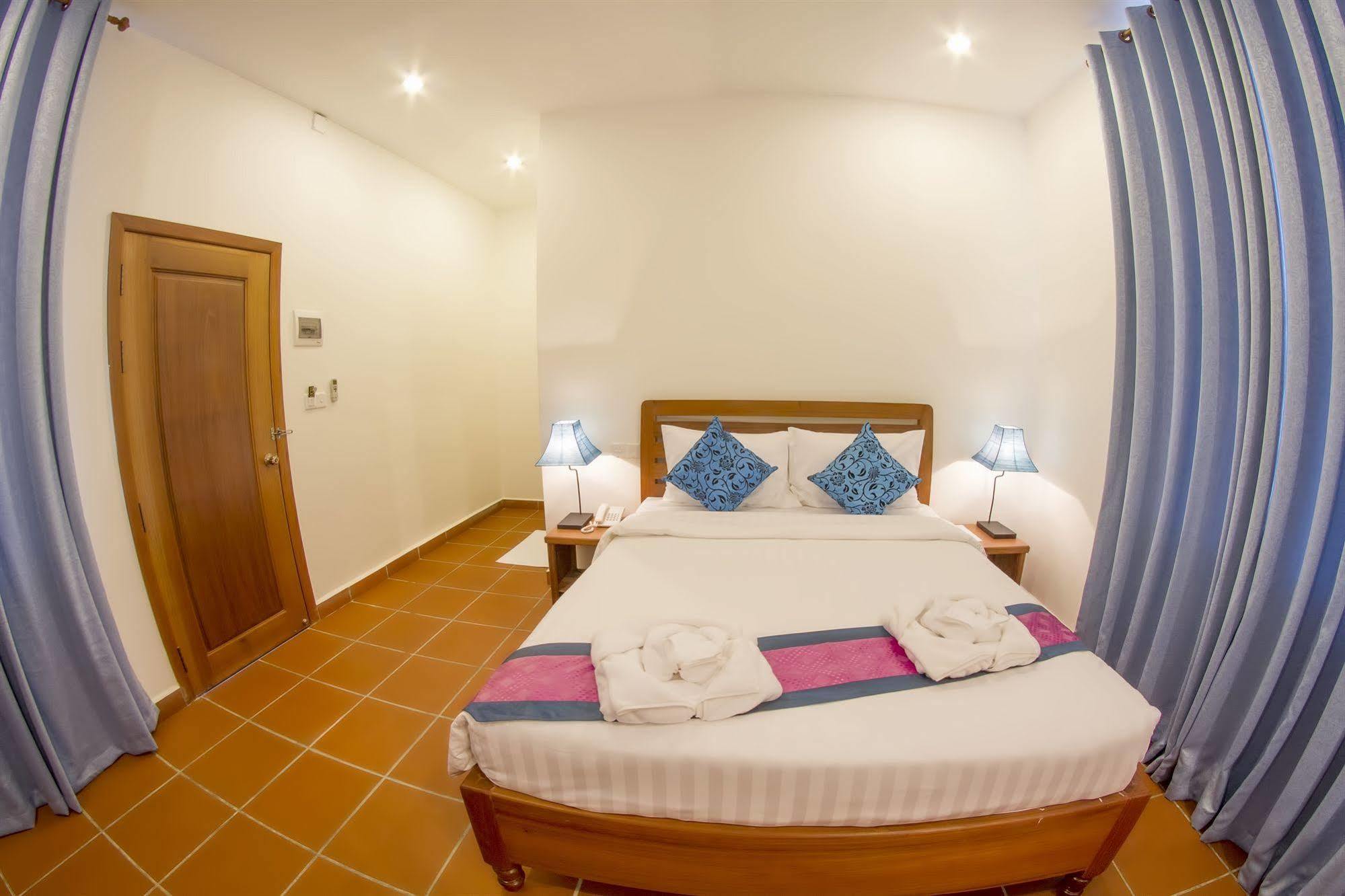 The Blue Corner Boutique Hotel Phnom Penh Exterior photo