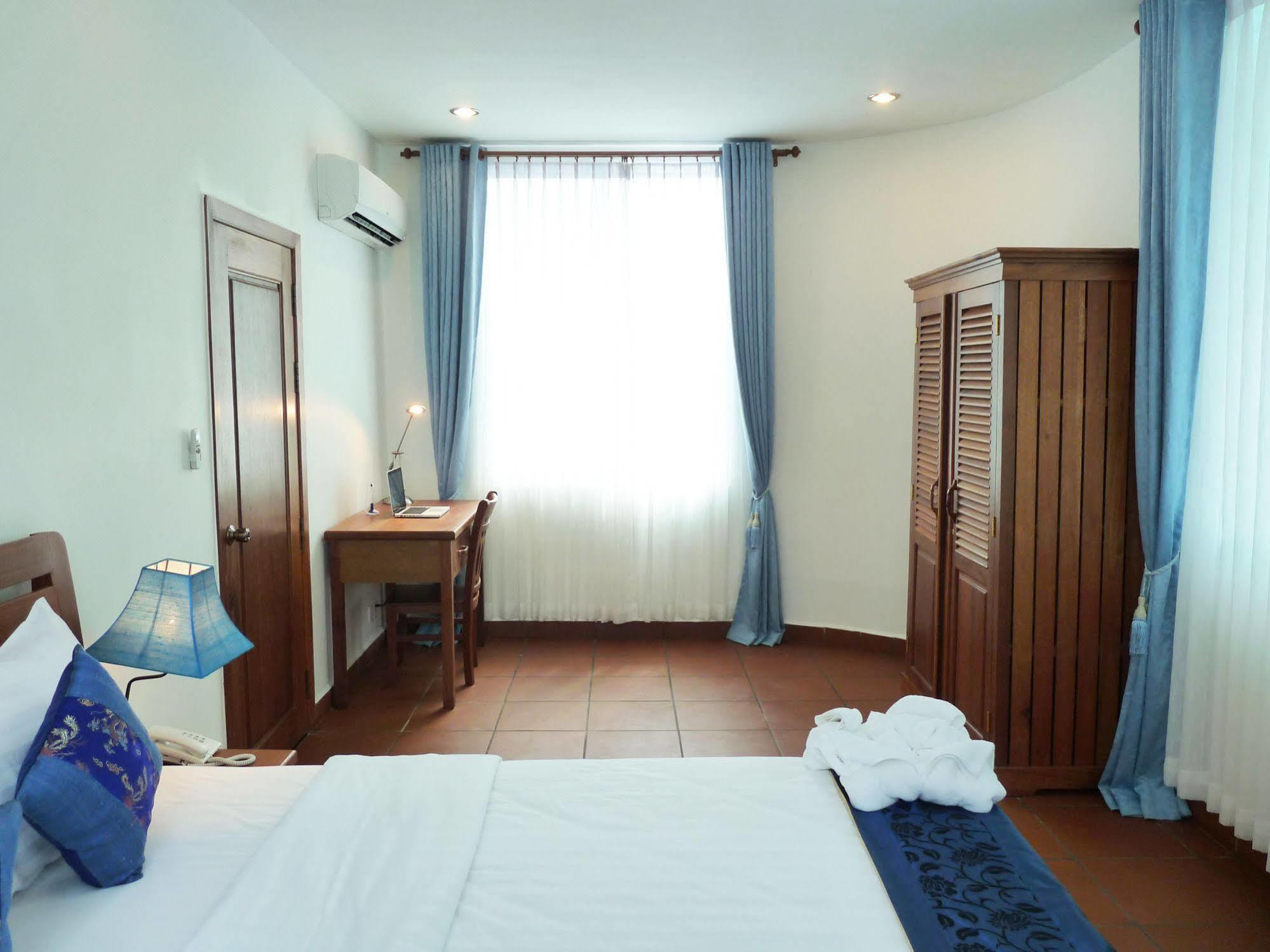 The Blue Corner Boutique Hotel Phnom Penh Exterior photo