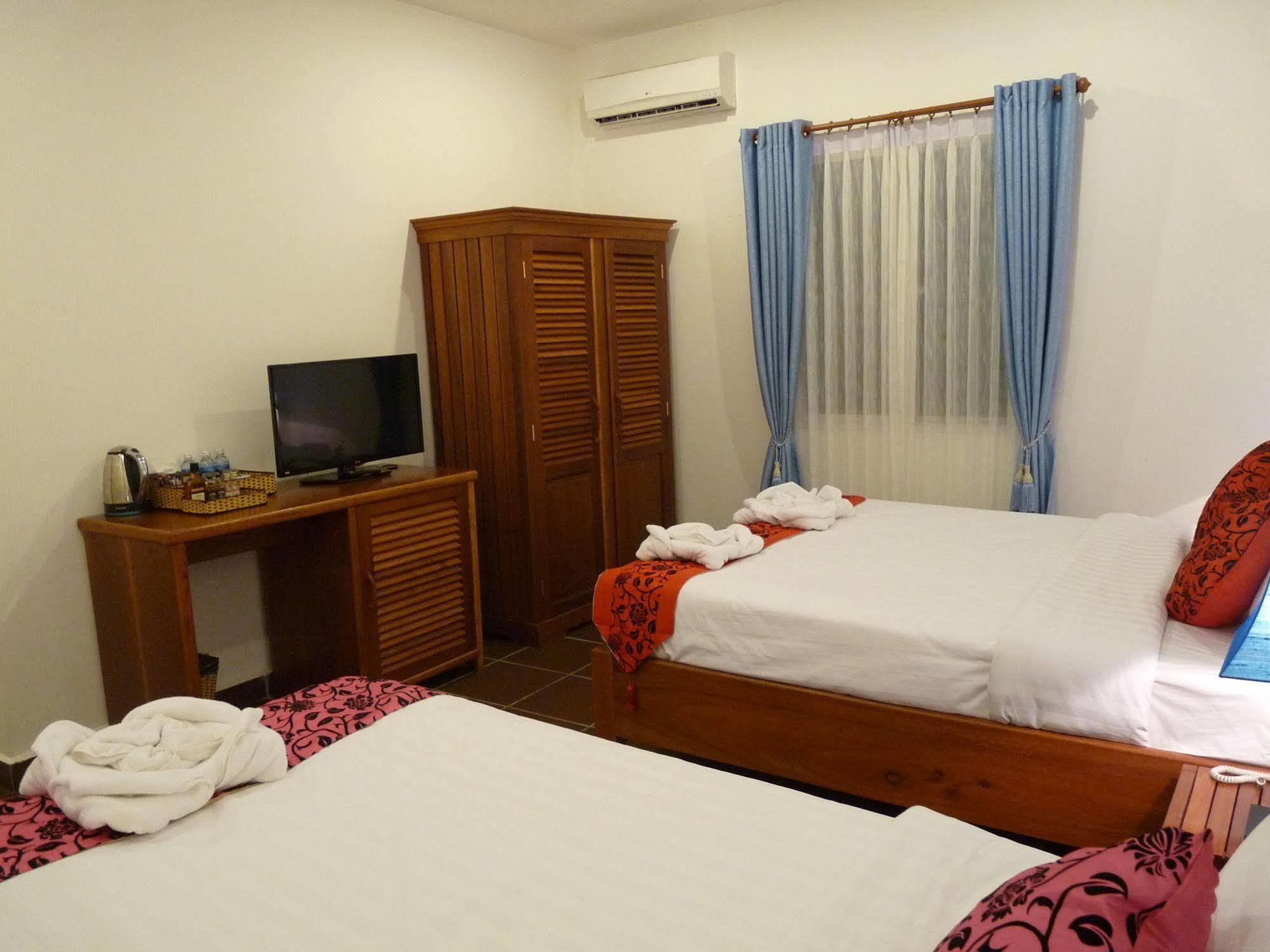 The Blue Corner Boutique Hotel Phnom Penh Exterior photo