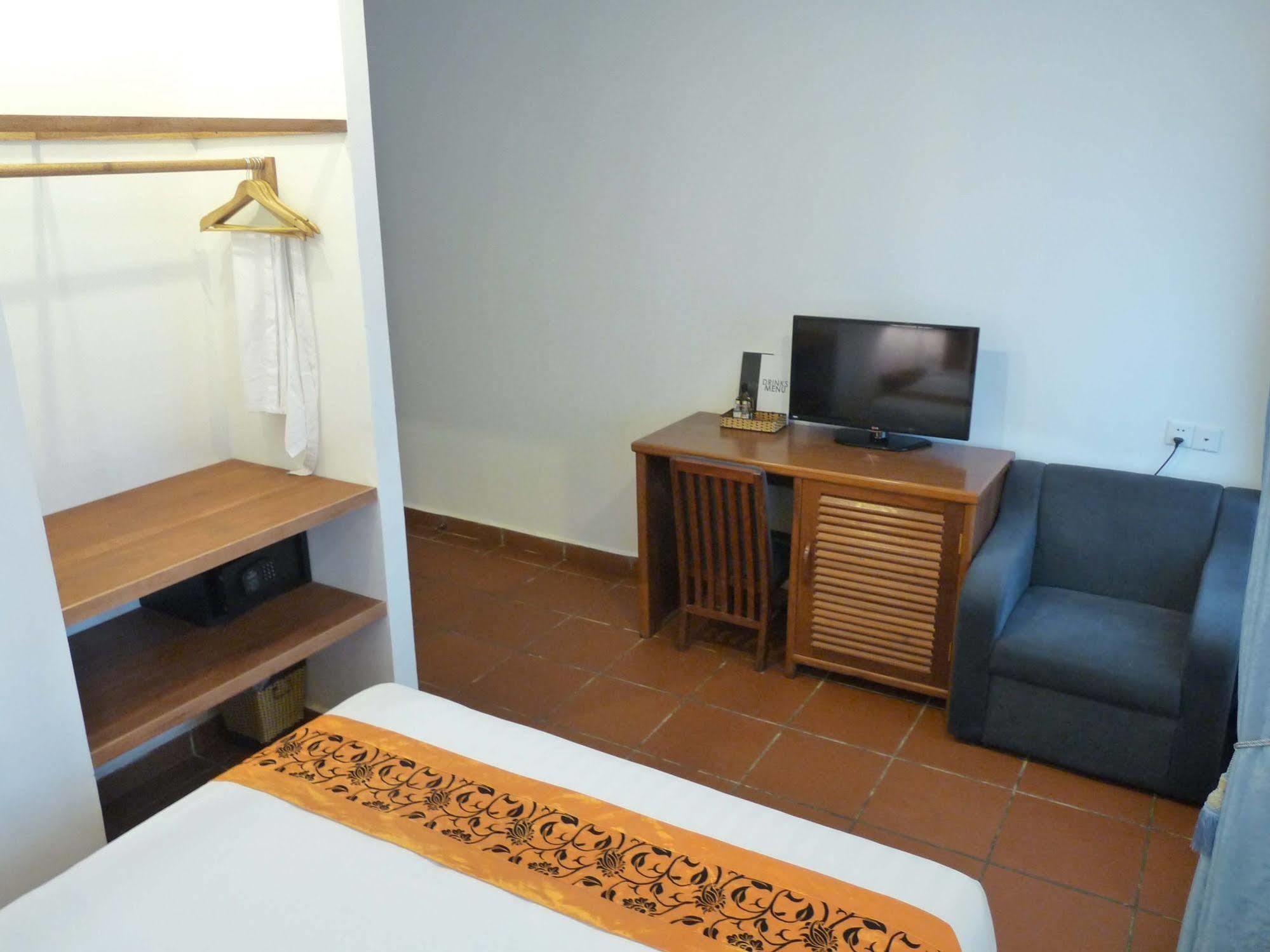 The Blue Corner Boutique Hotel Phnom Penh Exterior photo