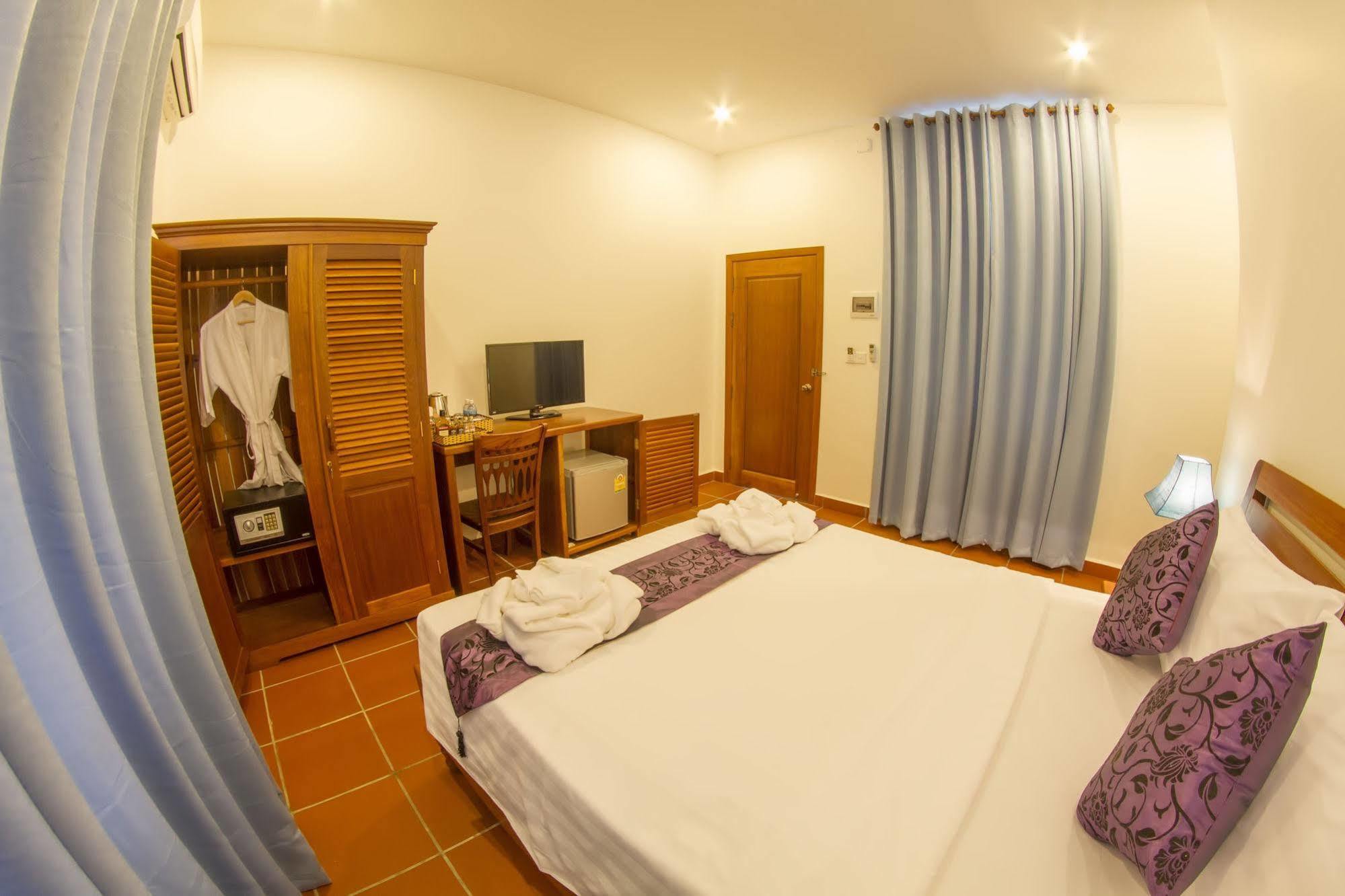 The Blue Corner Boutique Hotel Phnom Penh Exterior photo