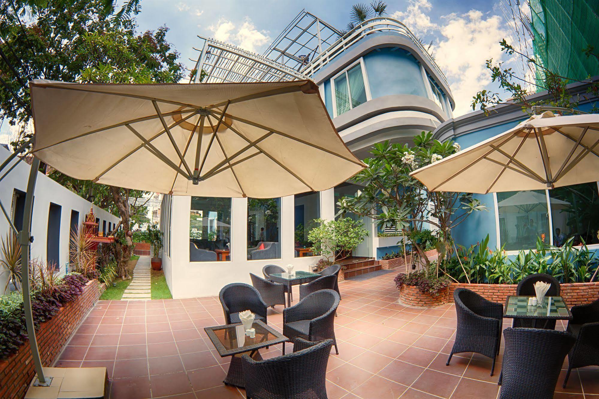 The Blue Corner Boutique Hotel Phnom Penh Exterior photo