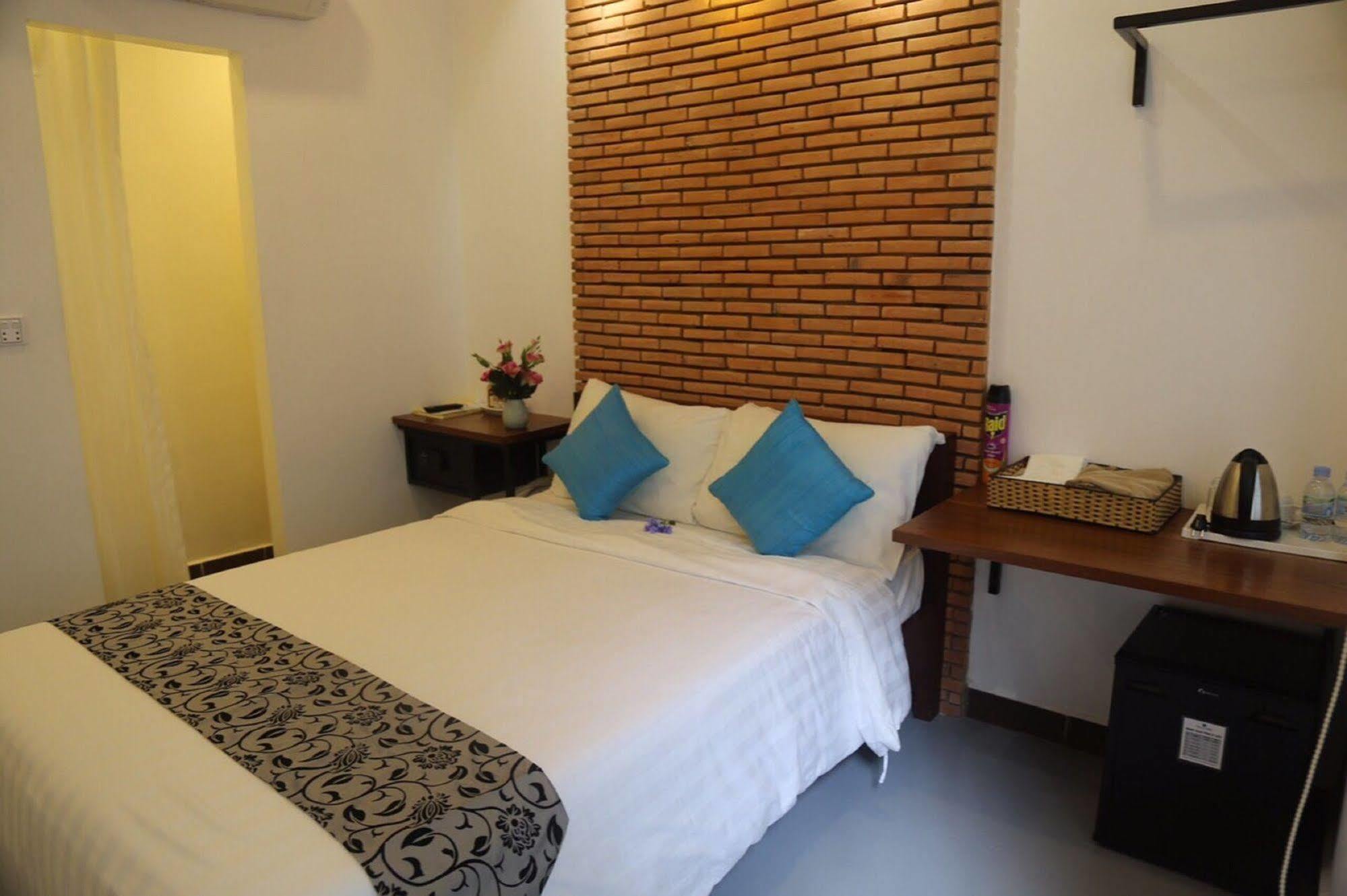 The Blue Corner Boutique Hotel Phnom Penh Exterior photo