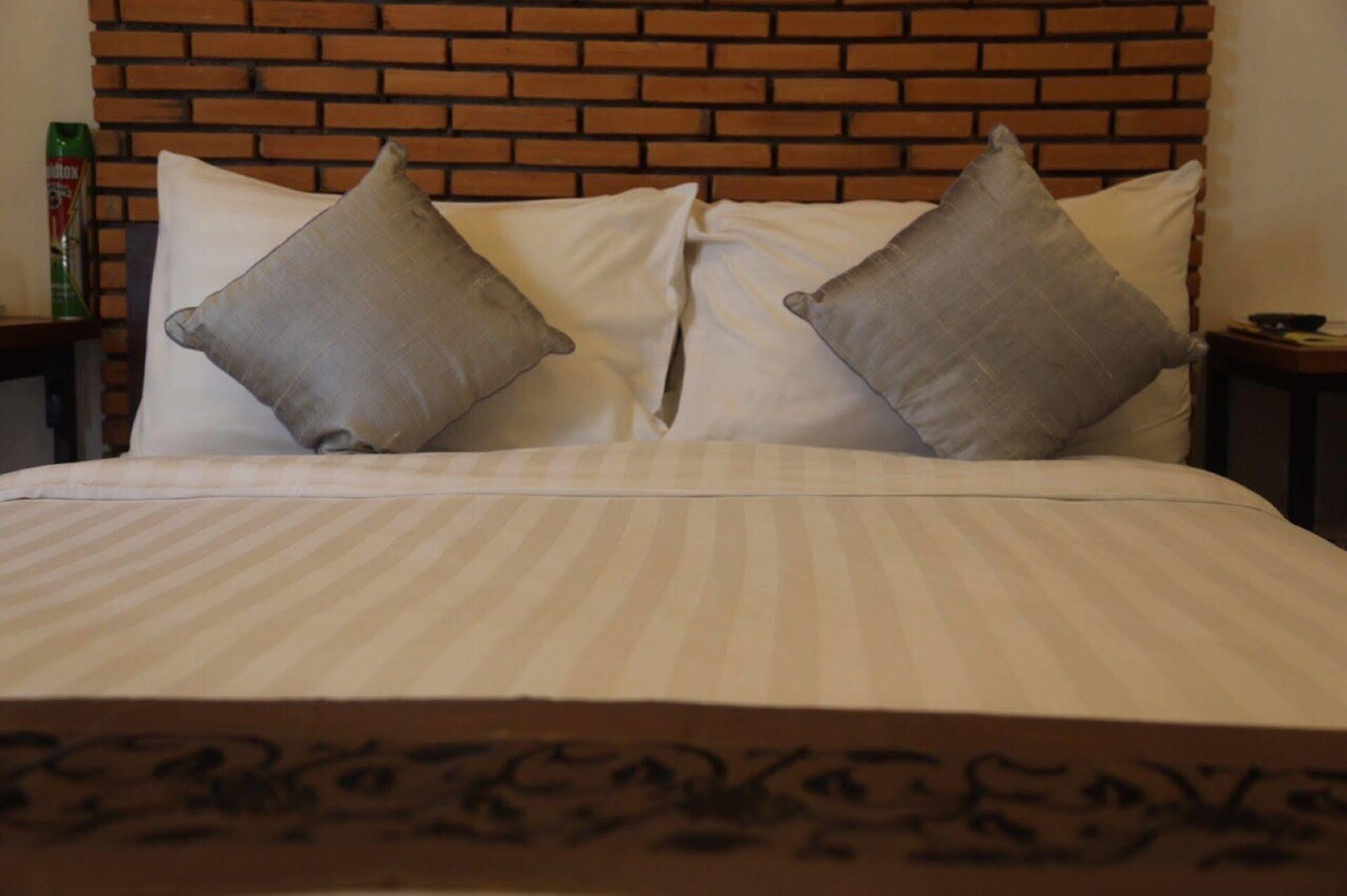 The Blue Corner Boutique Hotel Phnom Penh Exterior photo