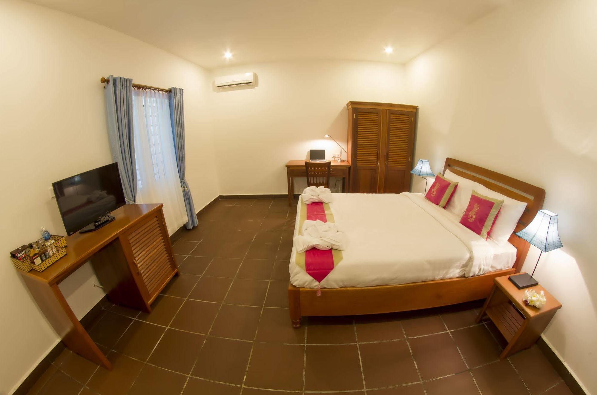 The Blue Corner Boutique Hotel Phnom Penh Exterior photo